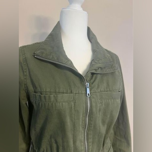 Olive Green Jacket with pockets - Picture 2 of 6